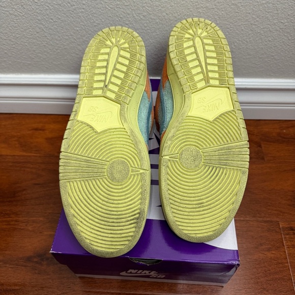 Nike SB Dunk Low Orange Emerald Rise Size 11 - Picture 6 of 10